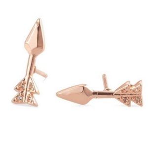 KENDRA SCOTT • Rose Gold Zoey Arrow Earrings